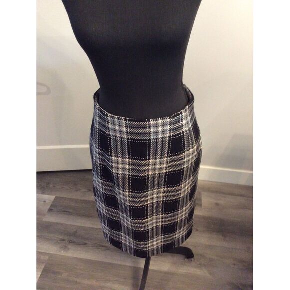 Wool Blend Plaid Skirt Lined Chadwick's Size 8 Midi Black Gray Pink - Picture 1 of 5